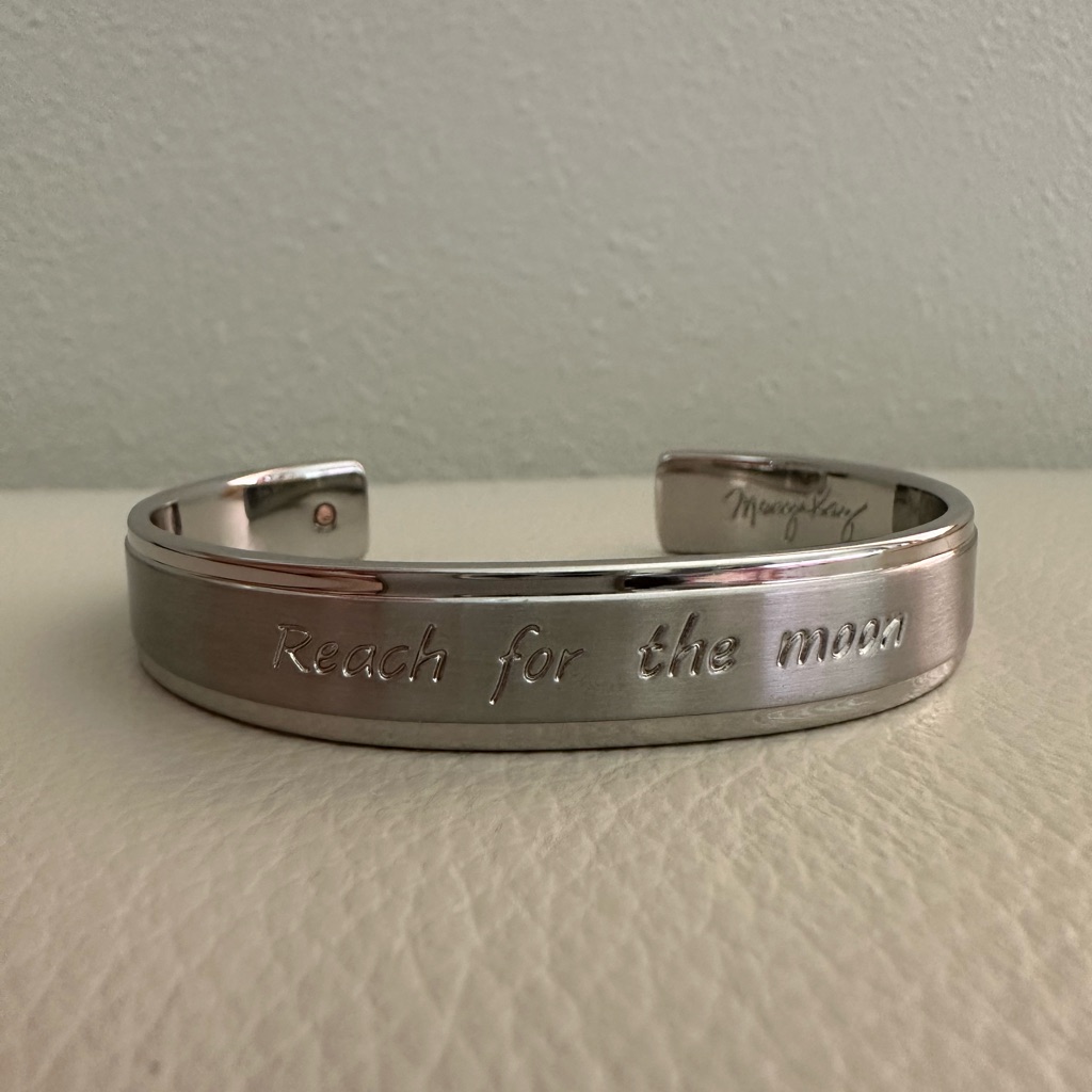 New Mary Kay Adjustable Silver Bracelet With Moon Reach For The Moon 13$